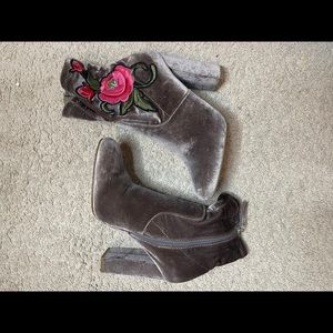 Brown Velvet Embroidered Heeled Boots!!